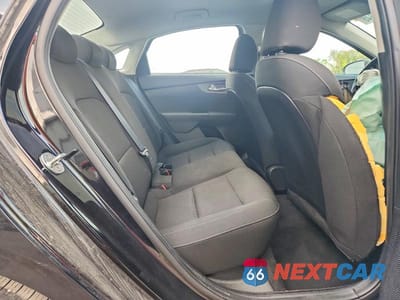 Zdjęcie 10 z 13 samochodu: 2021 KIA FORTE FE VIN:3KPF24AD7ME274595 - miniatura