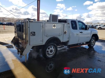 Trzecie zdjęcie samochodu z tyłu: 2013 CHEVROLET SILVERADO 2500 UTILITY / SERVICE TRUCK VIN:1GC2KVCG1DZ205305 - miniatura