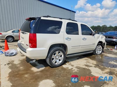Trzecie zdjęcie samochodu z tyłu: 2013 GMC YUKON SLT VIN:1GKS1CE08DR250883 - miniatura