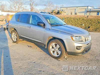 Czwarte zdjęcie samochodu z boku: 2017 JEEP COMPASS SPORT VIN:1C4NJDBB2HD106852 - miniatura