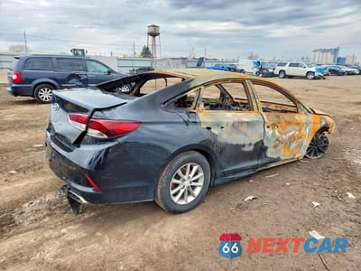 Trzecie zdjęcie samochodu z tyłu: 2018 HYUNDAI SONATA SE VIN:5NPE24AF9JH605214 - miniatura