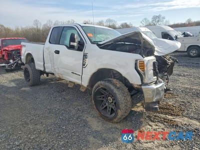 Czwarte zdjęcie samochodu z boku: 2019 FORD F350 SRW SUPER DUTY VIN:1FT8X3BT3KEG35906 - miniatura