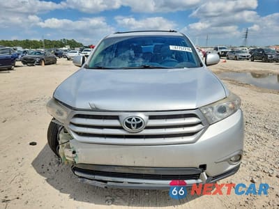 Piąte zdjęcie samochodu w środku: 2013 TOYOTA HIGHLANDER SE VIN:5TDZK3EH8DS137949 - miniatura