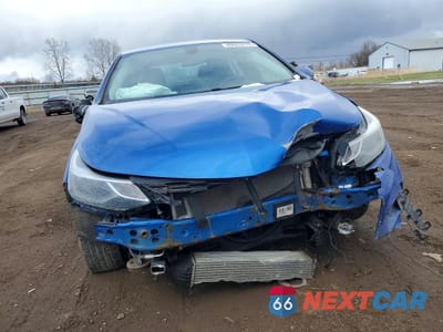 Piąte zdjęcie samochodu w środku: 2017 CHEVROLET CRUZE LT VIN:1G1BE5SM2H7187244 - miniatura