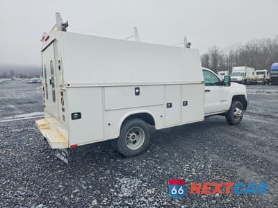 Trzecie zdjęcie samochodu z tyłu: 2019 CHEVROLET SILVERADO UTILITY / SERVICE TRUCK VIN:1GB3KVCG6KF139597 - miniatura