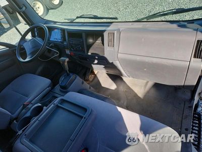 Zdjęcie 8 z 12 samochodu: 2017 ISUZU NPR HD BOX TRUCK VIN:JALC4W160H7002193 - miniatura