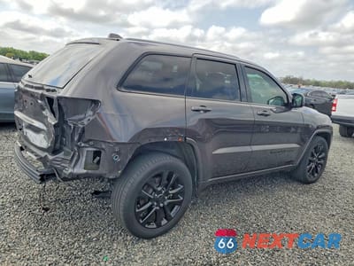 Trzecie zdjęcie samochodu z tyłu: 2021 JEEP GRAND CHEROKEE LAREDO VIN:1C4RJEAG8MC517354 - miniatura