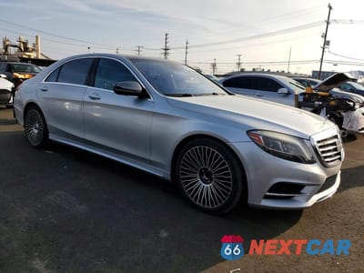 Czwarte zdjęcie samochodu z boku: 2015 MERCEDES-BENZ S 550 VIN:WDDUG8CB9FA068749 - miniatura