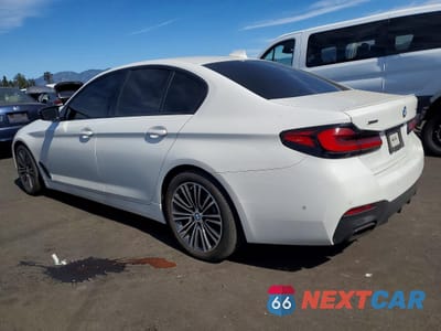 Drugie zdjęcie samochodu z przodu: 2022 BMW M550XI VIN:WBA13BK06NCJ61900 - miniatura