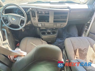 Zdjęcie 8 z 13 samochodu: 2017 CHEVROLET EXPRESS 2500 CARGO UTILITY / SERVICE VAN VIN:1GCWGAFF6H1346762 - miniatura