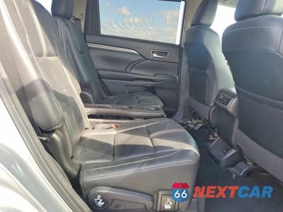 Zdjęcie 11 z 13 samochodu: 2017 TOYOTA HIGHLANDER SE VIN:5TDKZRFH2HS520581 - miniatura