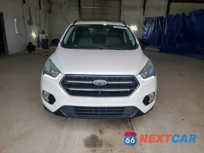 Piąte zdjęcie samochodu w środku: 2017 FORD ESCAPE SE VIN:1FMCU9G93HUA98547 - miniatura