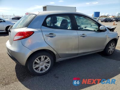 Trzecie zdjęcie samochodu z tyłu: 2012 MAZDA MAZDA2 VIN:JM1DE1KY8C0144671 - miniatura