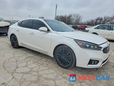Czwarte zdjęcie samochodu z boku: 2018 KIA CADENZA LIMITED VIN:KNALC4J14J5105046 - miniatura