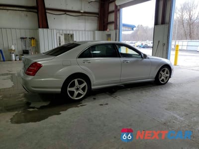 Trzecie zdjęcie samochodu z tyłu: 2010 MERCEDES-BENZ S 550 4MATIC VIN:WDDNG8GB1AA289754 - miniatura
