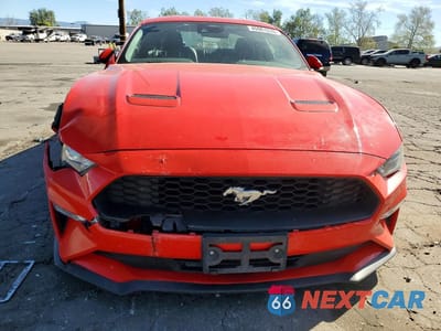 Piąte zdjęcie samochodu w środku: 2021 FORD MUSTANG I4 COUPE VIN:1FA6P8TH3M5104874 - miniatura