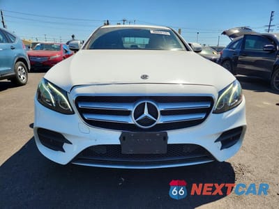 Piąte zdjęcie samochodu w środku: 2020 MERCEDES-BENZ E 350 VIN:W1KZF8DB7LA823741 - miniatura
