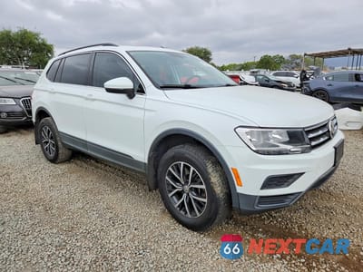 Czwarte zdjęcie samochodu z boku: 2019 VOLKSWAGEN TIGUAN SE VIN:3VV3B7AX1KM169960 - miniatura