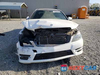 Piąte zdjęcie samochodu w środku: 2015 MERCEDES-BENZ C 250 VIN:WDDGJ4HB3FG360121 - miniatura