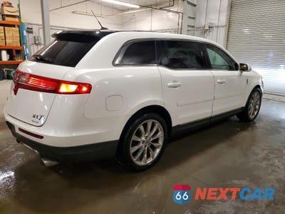 Trzecie zdjęcie samochodu z tyłu: 2011 LINCOLN MKT VIN:2LMHJ5ATXBBJ54108 - miniatura