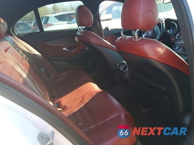 Zdjęcie 10 z 12 samochodu: 2015 MERCEDES-BENZ C 300 4MATIC VIN:55SWF4KB7FU010158 - miniatura