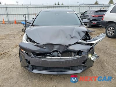 Piąte zdjęcie samochodu w środku: 2017 TOYOTA PRIUS TWO VIN:JTDKBRFU7H3040250 - miniatura