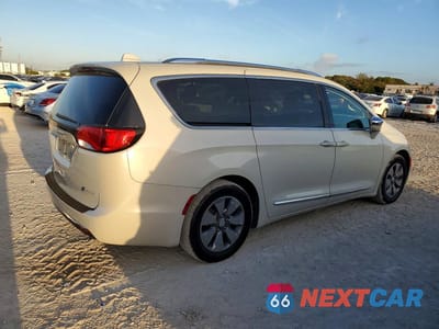 Trzecie zdjęcie samochodu z tyłu: 2017 CHRYSLER PACIFICA EHYBRID PLATINUM VIN:2C4RC1N74HR689505 - miniatura