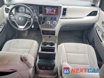 Zdjęcie 8 z 12 samochodu: 2018 TOYOTA SIENNA LE 8-PASSENGER VIN:5TDKZ3DC1JS922666 - miniatura