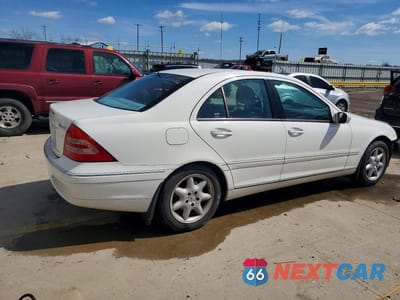 Trzecie zdjęcie samochodu z tyłu: 2004 MERCEDES-BENZ C 320 4MATIC VIN:WDBRF84J64F457033 - miniatura