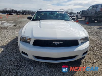 Piąte zdjęcie samochodu w środku: 2011 FORD MUSTANG VIN:1ZVBP8AM6B5116388 - miniatura