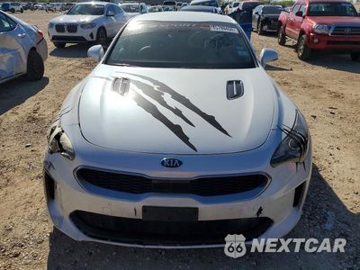 Piąte zdjęcie samochodu w środku: 2018 KIA STINGER BASE VIN:KNAE15LAXJ6034110 - miniatura