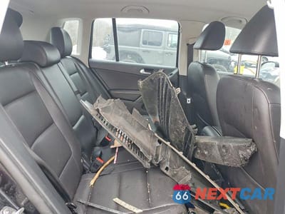 Zdjęcie 11 z 12 samochodu: 2017 VOLKSWAGEN TIGUAN S VIN:WVGBV7AX3HK040437 - miniatura