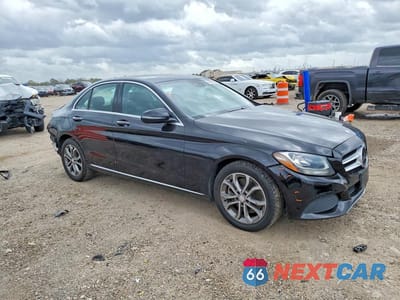 Czwarte zdjęcie samochodu z boku: 2017 MERCEDES-BENZ C 300 4MATIC VIN:55SWF4KB4HU203127 - miniatura