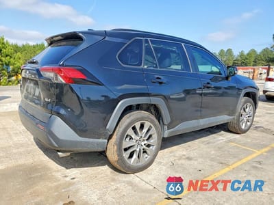 Trzecie zdjęcie samochodu z tyłu: 2019 TOYOTA RAV4 XLE PREMIUM VIN:2T3C1RFV3KC012242 - miniatura