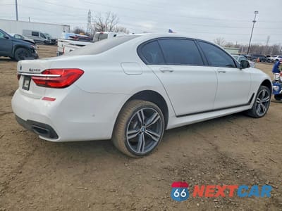 Trzecie zdjęcie samochodu z tyłu: 2017 BMW 740 I VIN:WBA7E2C39HG740616 - miniatura