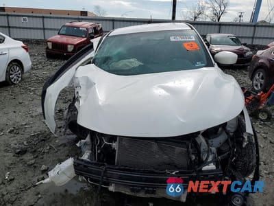 Piąte zdjęcie samochodu w środku: 2017 NISSAN ROGUE SPORT S VIN:JN1BJ1CP9HW019775 - miniatura