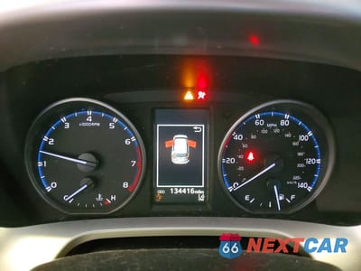 Zdjęcie 9 z 14 samochodu: 2018 TOYOTA RAV4 XLE VIN:JTMWFREV6JD111003 - miniatura