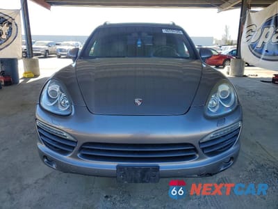 Piąte zdjęcie samochodu w środku: 2011 PORSCHE CAYENNE S HYBRID VIN:WP1AE2A25BLA92501 - miniatura