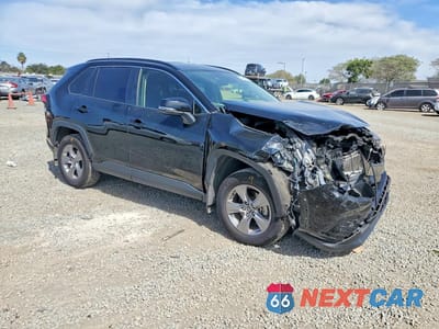 Czwarte zdjęcie samochodu z boku: 2025 TOYOTA RAV4 HYBRID LE VIN:JTMMWRFV3SD280483 - miniatura