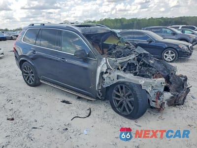 Czwarte zdjęcie samochodu z boku: 2017 VOLVO XC90 T6 VIN:YV4A22PKXH1132123 - miniatura