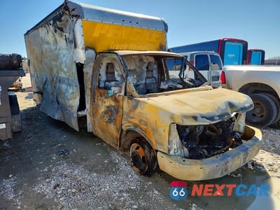 Czwarte zdjęcie samochodu z boku: 2023 GMC SAVANA BOX TRUCK VIN:7GZ37TC76PN003889 - miniatura