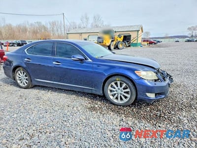 Czwarte zdjęcie samochodu z boku: 2010 LEXUS LS 460 BASE VIN:JTHCL5EF2A5005914 - miniatura