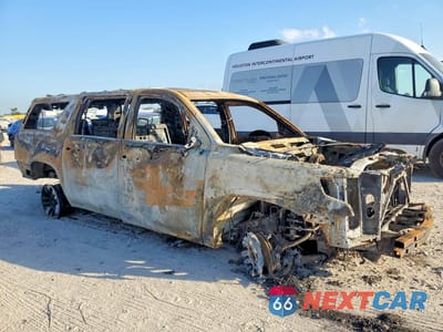 Czwarte zdjęcie samochodu z boku: 2019 CHEVROLET SUBURBAN C1500 LT VIN:1GNSCHKC8KR138154 - miniatura