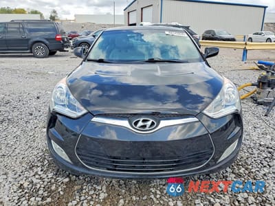 Piąte zdjęcie samochodu w środku: 2013 HYUNDAI VELOSTER BASE VIN:KMHTC6ADXDU109763 - miniatura