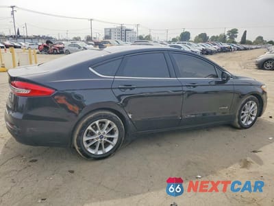 Trzecie zdjęcie samochodu z tyłu: 2019 FORD FUSION SE VIN:3FA6P0LU4KR173971 - miniatura
