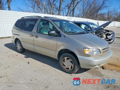 Czwarte zdjęcie samochodu z boku: 2000 TOYOTA SIENNA XLE VIN:4T3ZF13C1YU180419 - miniatura