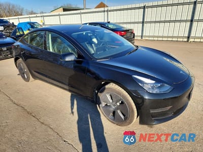 Czwarte zdjęcie samochodu z boku: 2023 TESLA MODEL 3 VIN:5YJ3E1EA5PF650752 - miniatura