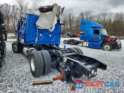 Trzecie zdjęcie samochodu z tyłu: 2024 FREIGHTLINER CASCADIA 1 - SEMI TRUCK VIN:3AKJHHDRXRSUW4264 - miniatura