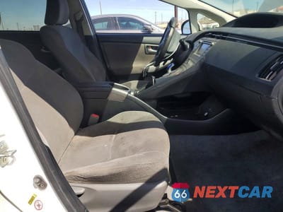 Zdjęcie 7 z 12 samochodu: 2014 TOYOTA PRIUS THREE VIN:JTDKN3DU6E0379828 - miniatura