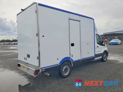 Trzecie zdjęcie samochodu z tyłu: 2020 FORD TRANSIT DELIVERY TRUCK VIN:1FDBW5Z8XLKB30319 - miniatura